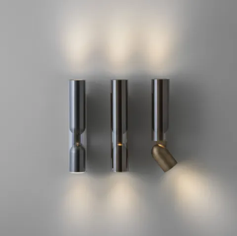 Lampada da parete con struttura interna in metallo e struttura esterna in vetro Clash Applique di Pentalight