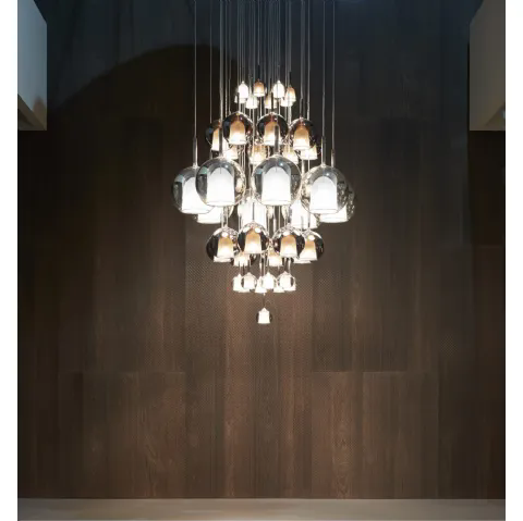 Lampada a sospensione composta da sfere di vetro di dimensioni diverse Glo di Pentalight