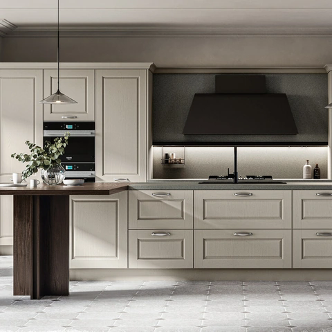 Cucina Classica con isola Asolo 03 in laccato e laminato di Arredo3