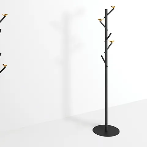 Appendiabiti Bird Watch Hanger in legno di frassino con uccellini in fusione di ottone di Minotti Italia