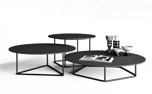 Tavolini con top in cemento antracite Circus di Minotti Italia