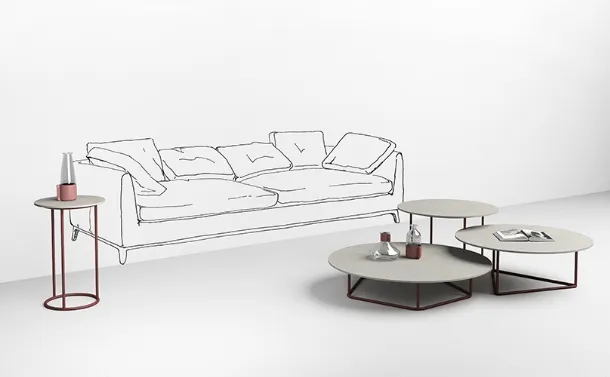 Tavolini con top in cemento bianco Circus di Minotti Italia