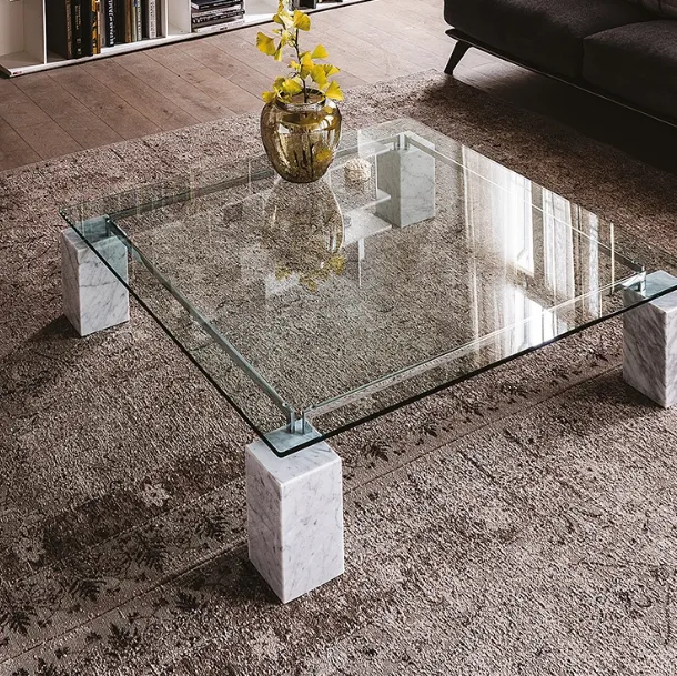 Tavolino con base in marmo e piano in cristallo Dielle di Cattelan Italia