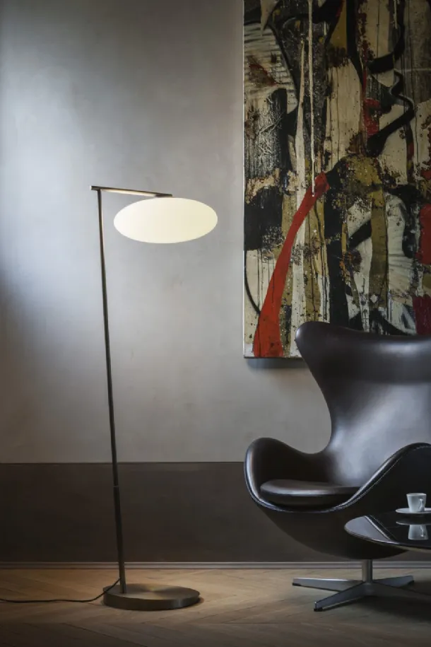 Lampada da terra in metallo con diffusore in vetro ovale Mamì 01 di Pentalight