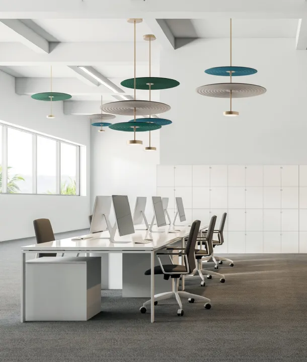 Lampada a sospensione modulare e componibile formata da dischi in tessuto con struttura in metallo Feel di Pentalight
