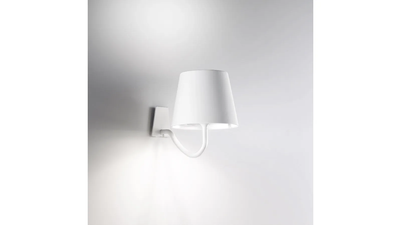 Lampada da parete Poldina di Zafferano