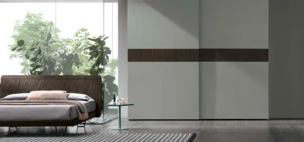 Armadio con anta scorrevole in laccato opaco con inserto in Rovere Frame di Tomasella