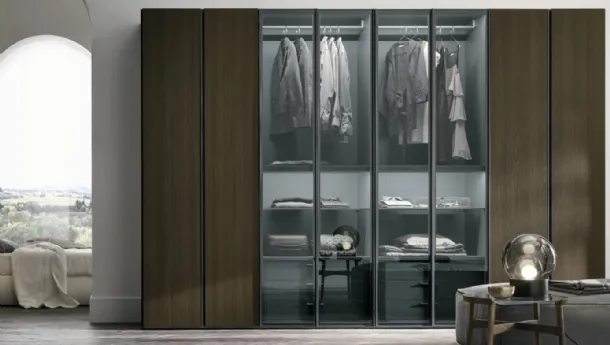 Armadio Metropolis in materico rovere termocotto con ante in materico rovere termocotto e vetro fumé 363 di Tomasella