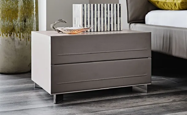 Comodino Dyno in legno rivestito in pelle di Cattelan Italia