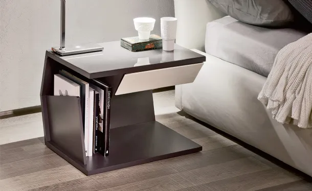Comodino in legno con top in cristallo verniciato Club di Cattelan Italia