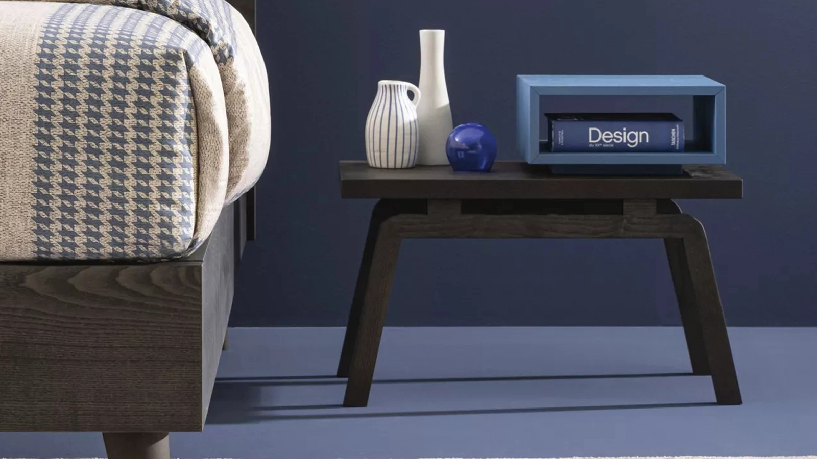 Comodino Stock con vano a giorno di Oggioni