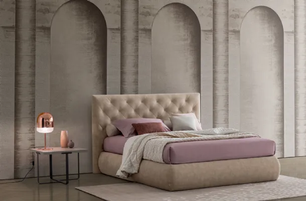 Letto Beat in pelle imbottita con testiera trapuntata di Oggioni