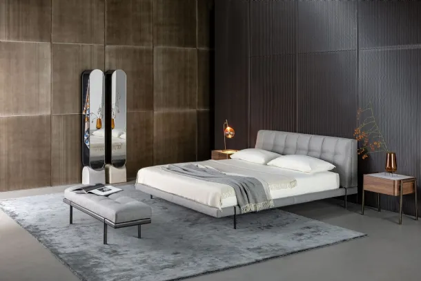 Letto matrimoniale James in tessuto imbottito di Bonaldo