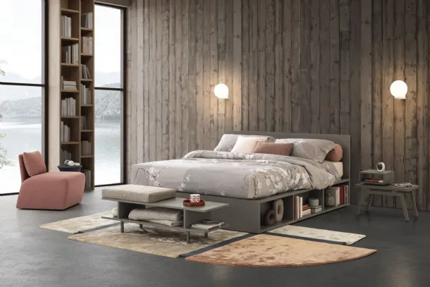Letto in legno dalle linee essenziali Pongo con testiera e librerie laterali di Oggioni
