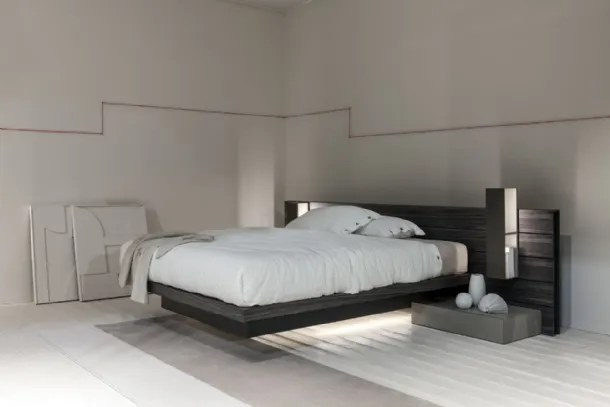 Letto in legno con box contenitore sollevato da terra con testiera autoportante Sestante di Fimar