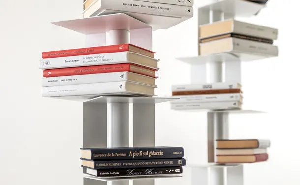 Libreria verticale autoportante Cleopatra di Minotti Italia