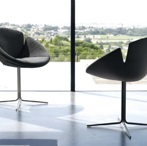 Poltroncina di design ispirata ad un fiore One Flo di Desirèe