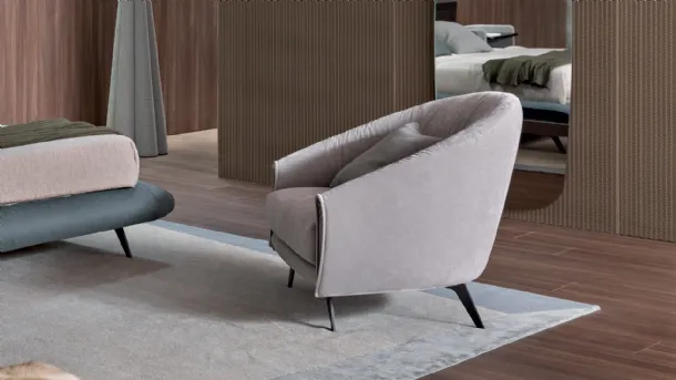 Poltroncina Saddle armchair in tessuto imbottito di Bonaldo