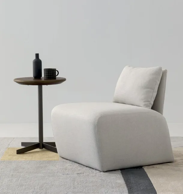 Poltroncina in tessuto imbottito Lady B di Oggioni