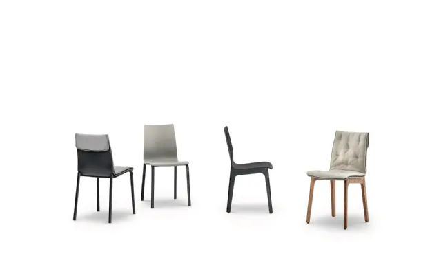 Sedia Alfa con struttura in legno massello e monoscocca in legno laccato di Bontempi