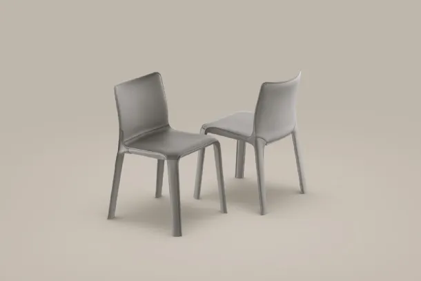 Sedia Kagura interamente rivestita in cuoio di Bonaldo