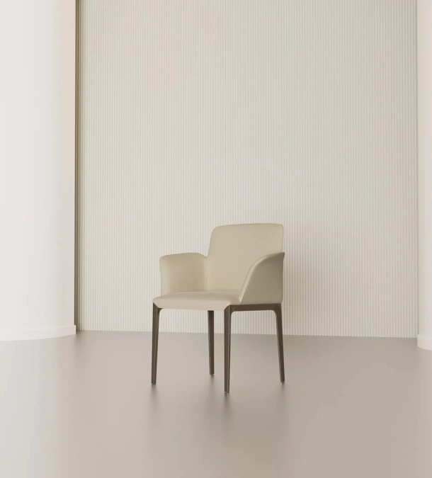 Sedia con braccioli Opera in pelle di Bontempi