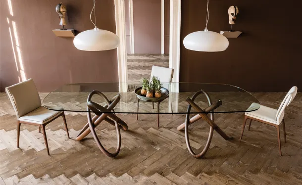 Tavolo con top in vetro e sostegno in legno Carioca di Cattelan Italia