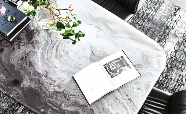 Tavolo con base in metallo e top in cristallo decorato con stampa artistica Eliot Crystalart di Cattelan Italia