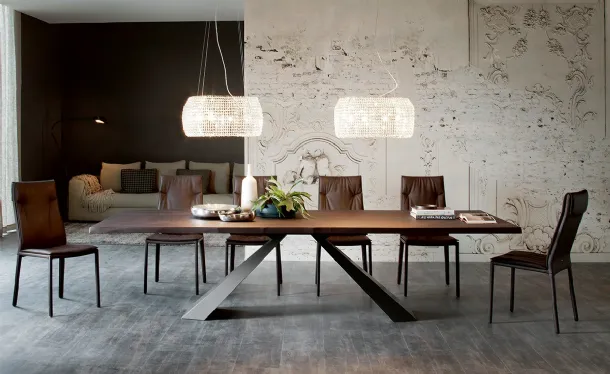 Tavolo con gambe in acciaio e piano in legno Eliot Wood di Cattelan Italia