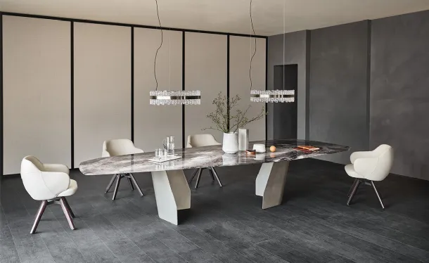 Tavolo in cristallo con stampa artistica e piano irregolare in metallo Senator di Cattelan Italia