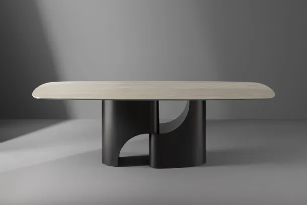 Tavolo Taijitu con piano in marmo e base in metallo di Bonaldo