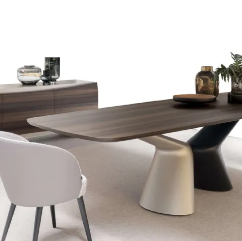 Tavolo Victor con top in essenza di Presotto