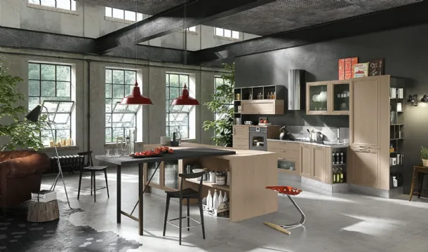 Cucina Classica con isola Magistra in Frassino laccato Argilla decapè di Aran
