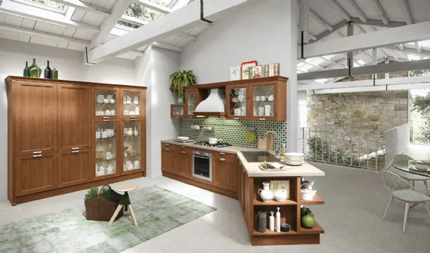 Cucina Classica con penisola Magistra in Frassino tinto Rovere anticato e vetro di Aran
