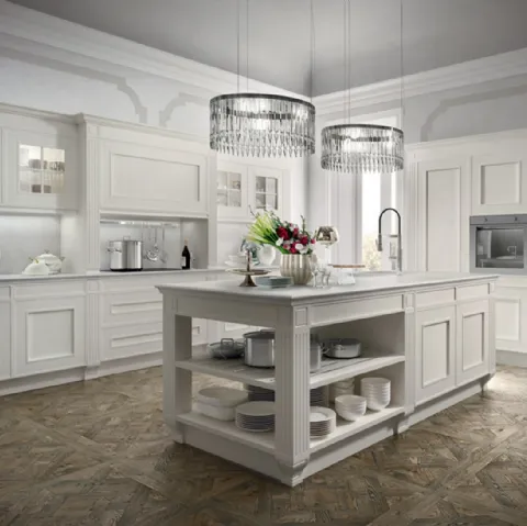 Cucina Classica con isola Melograno in Rovere laccato Bianco e marmo Statuarietto di Composit