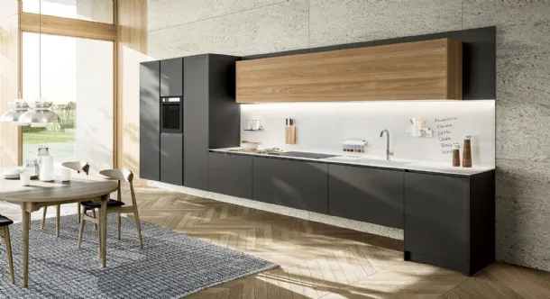 Cucina Design lineare Linea Pure in laccato opaco metallo effetto graffiato Antracite e pensili in Olmo di Composit