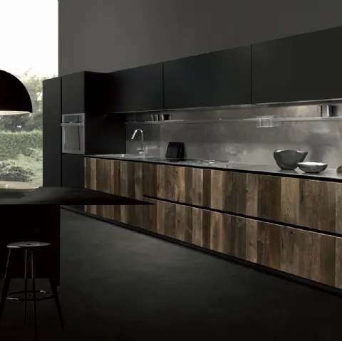 Cucina Design lineare Linea Pure in Natural Wood multicolor con top in acciaio vintage e pensili ie colonne in vetro satinato laccato Nero opaco di Composit