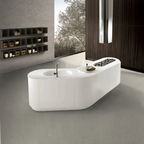 Cucina Design Linea Round a isola in laccato opaco Bianco con top in Betacryl Bianco e colonne in Rovere Cotto di Composit