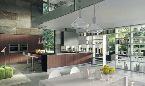 Cucina Moderna con penisola Bijou in Noce mondolé e Vetro bianco opaco di Aran