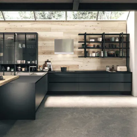 Cucina Moderna con penisola in vetro Grigio fumé con mensole laccate opaco Nero di Aran