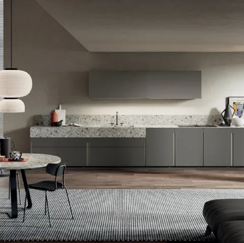 Cucina Moderna Lounge in laccato opaco Grigio Londra con top in HPL Kanè e colonne in Rovere Grey di Composit