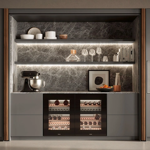 Cucina lineare a scomparsa su misura Linea Luxe in laccato e legno di Composit