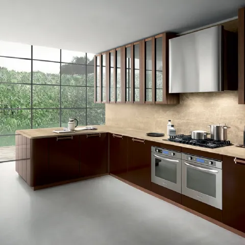 Cucina su misura Noisette con penisola in laccato opaco e Noce Americano di Composit