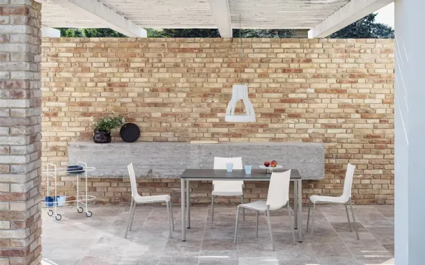 Sedia da giardino impilabile Eva Outdoor in polipropilene con struttura in acciaio laccato di Bontempi