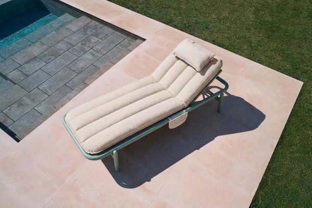 Lettino prendisole Sunbun Daybed di Fatboy