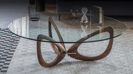 Tavolino con base in legno massello di Noce Canaletto e piano in cristallo Helix di Cattelan Italia