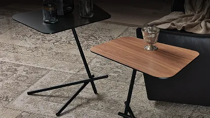 Tavolino con base in acciaio e piano in cristallo o legno Laser Cattelan Italia