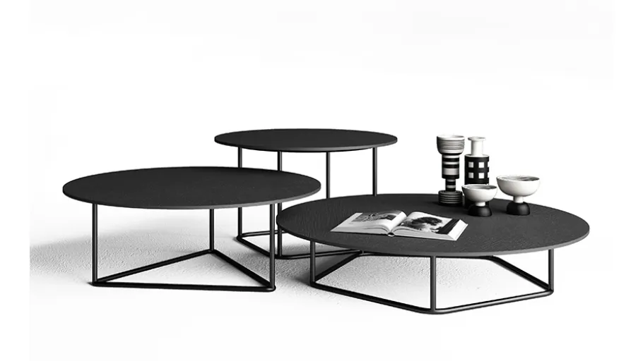 Tavolini con top in cemento antracite Circus di Minotti Italia
