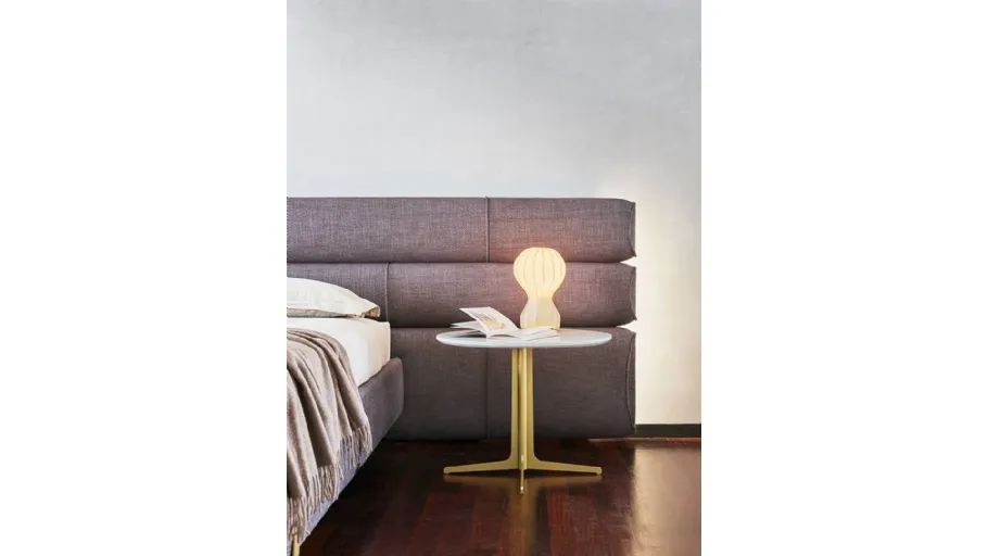 Tavolino rotondo Equis in marmo con base in metallo di Presotto