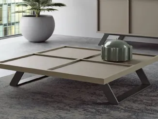 Tavolino in laccato opaco con base in metallo Otis di Doimo Salotti